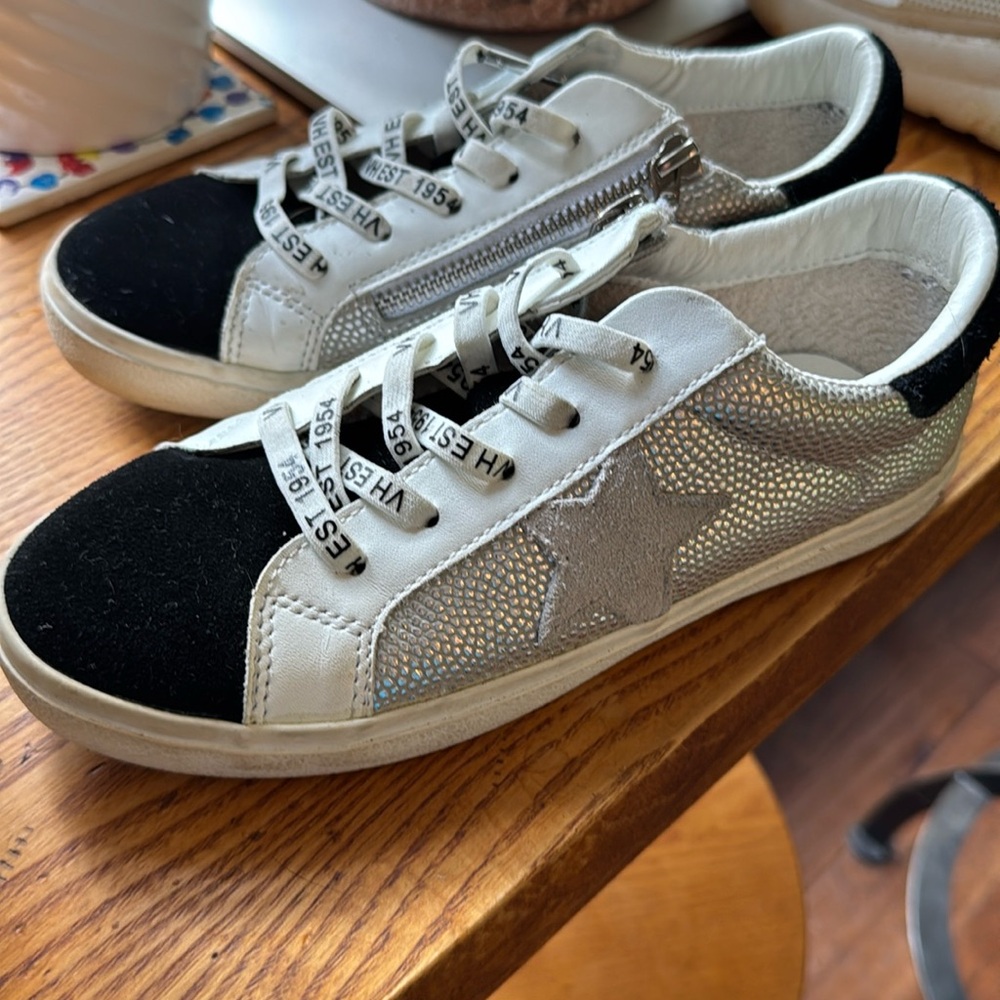 Vintage property girls sneakers size 5